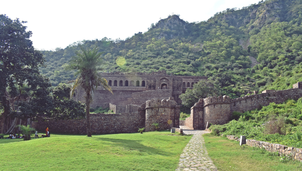 The haunted Bhangarh Fort in Rajasthan, India