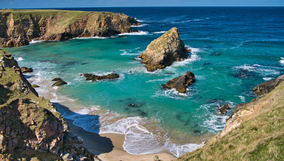The rugged coastal cliff scenery and turquoise waters around Uyea in Northmavine, Shetland