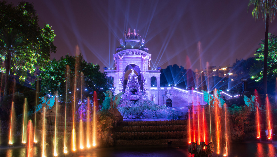 Parque De La Ciutadella at night