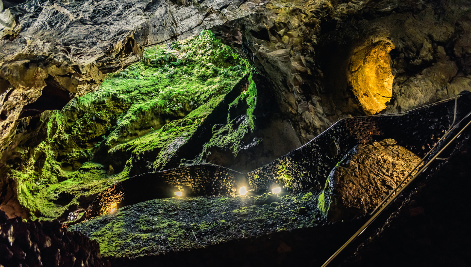 Algar do Carvão, Azores