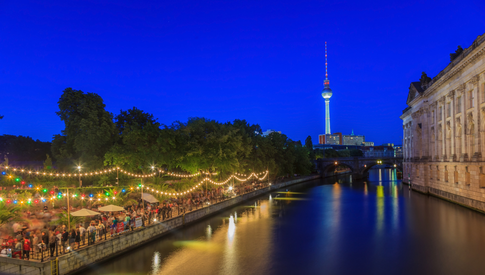 Berlin beer garden, on the embankment of the River Spree