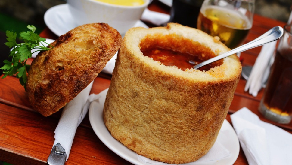 Transylvanian beans soup in bread