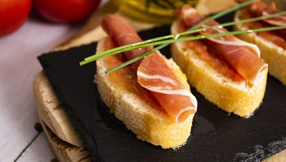Tostas de tomate y jamon